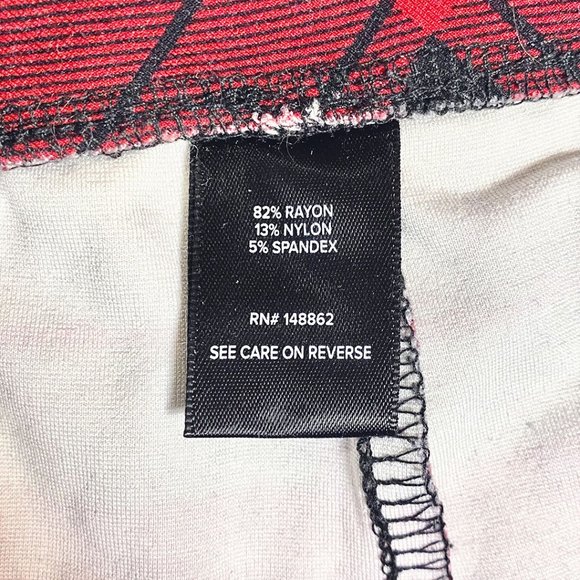 TORRID Premium Ponte Stretch Pull-On Pixie Pant, Red Plaid, Size 1X Regular - Picture 5 of 7